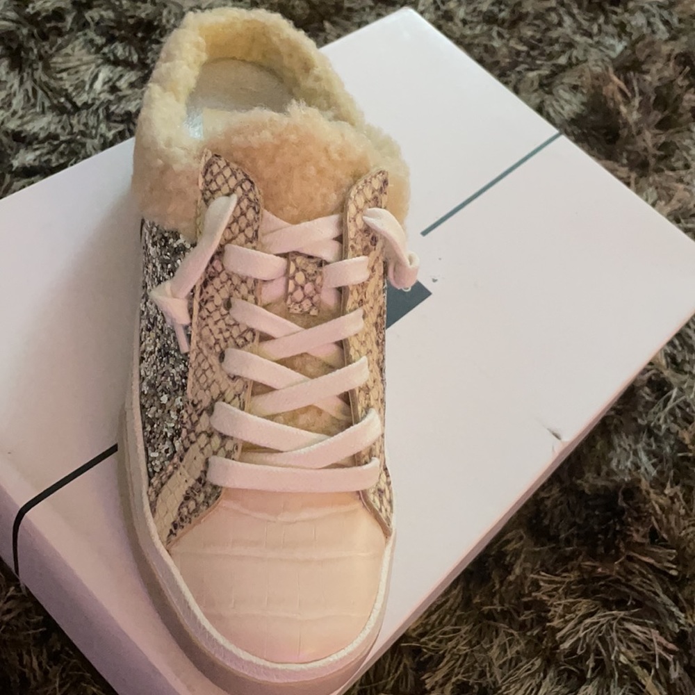 Beautiful, stylish functional sneakers. - Picture 2 of 4